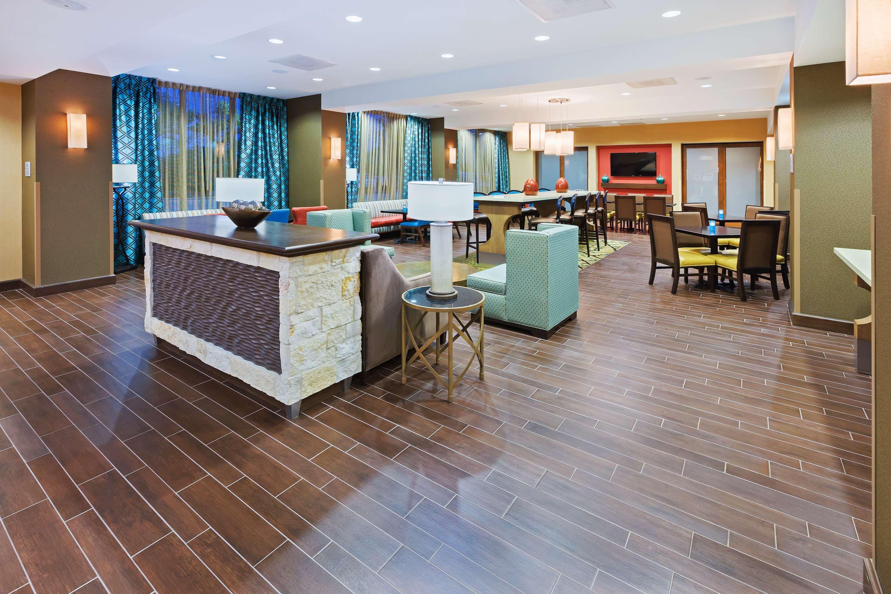 Hampton Oak Hill Hotel 3*