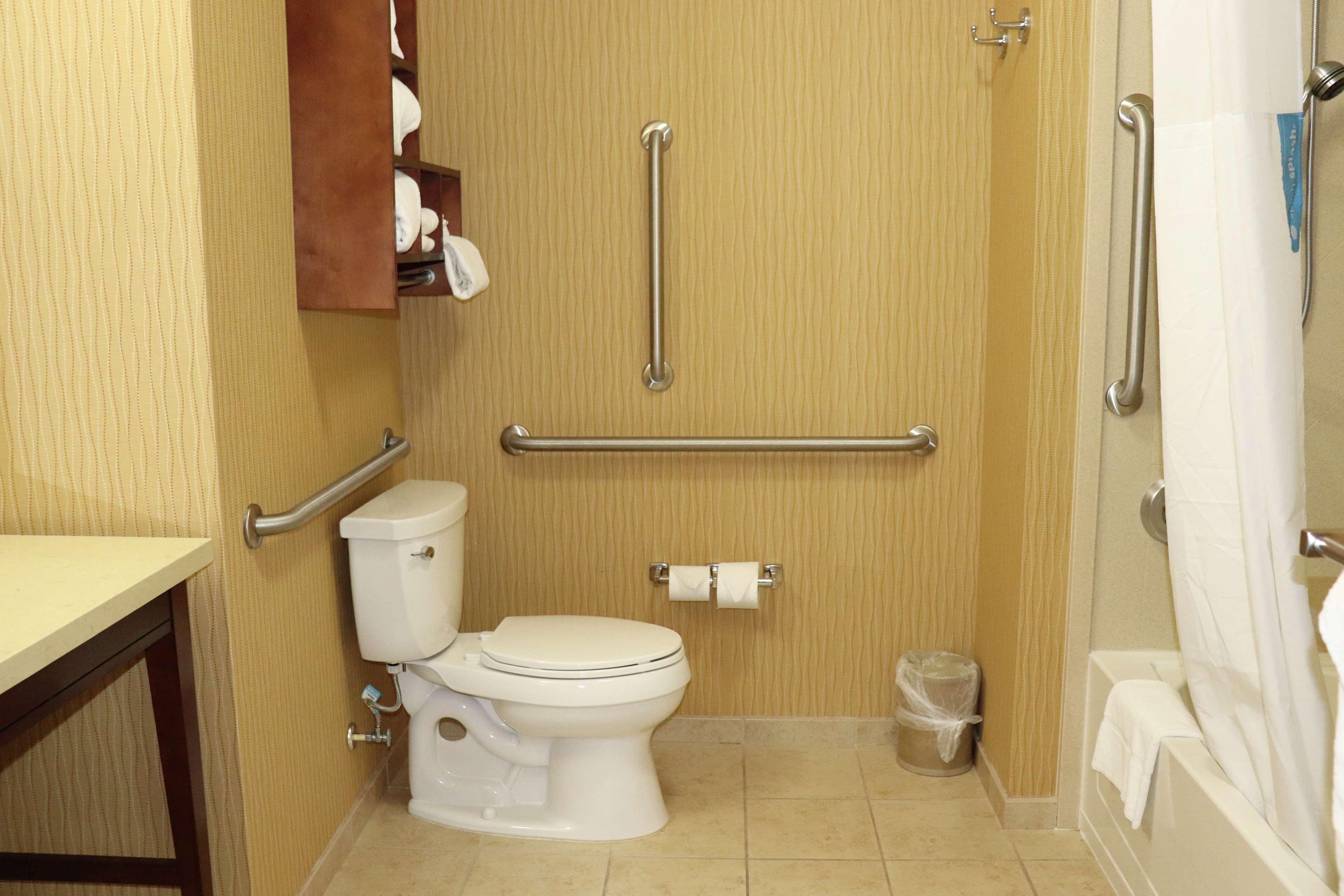 Hampton Oak Hill Hotel 3*